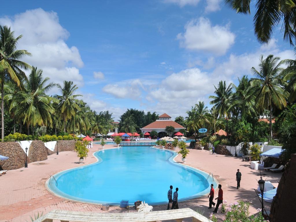 Chik Bānavar The Golden Palms Hotel & Spa מראה חיצוני תמונה