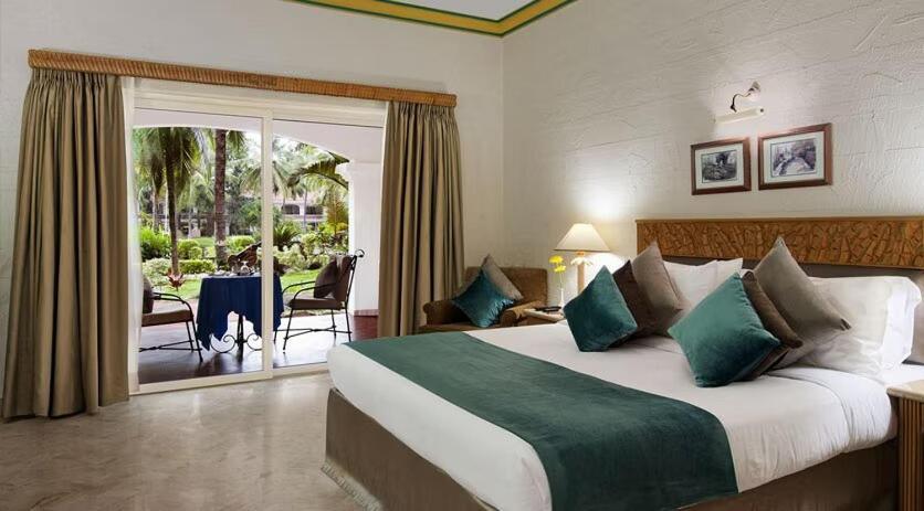 Chik Bānavar The Golden Palms Hotel & Spa מראה חיצוני תמונה